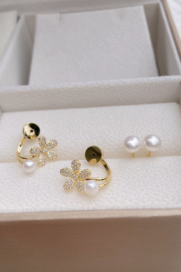 Biały perłowy klips do uszu